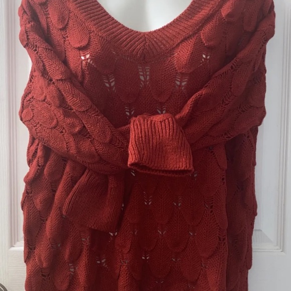 Women’s V-Neck Red Long Sleeve Pullover Sweater Lightweight Knit Size Small - Picture 6 of 11